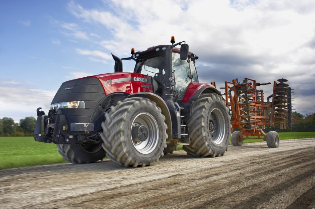 Обслужване на трактор Case IH – смяна на масло и филтри в стопанство
