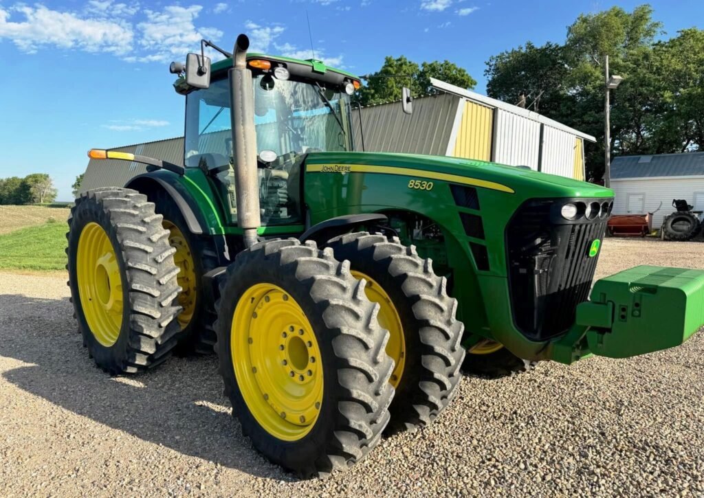 Обслужване на трактор John Deere – смяна на масло и филтри в земеделско стопанство