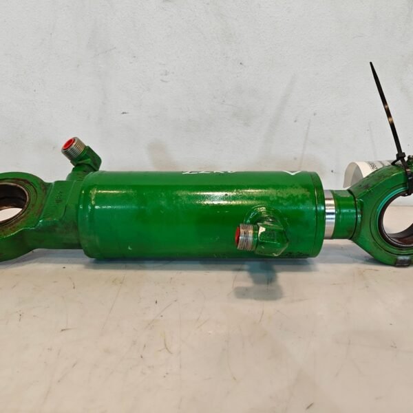 Хидравличен цилиндър John Deere за 8R и 8000/8020/8030 серии. OEM RE186113 и TA20415. Тегло 22 кг. Проверете съвместимостта. Купи от Агроактив!